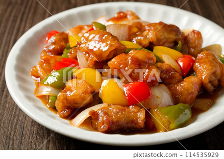 Black vinegar sweet and sour pork 114535929
