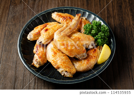 Salt-grilled chicken wings Salt-grilled chicken wings 114535935