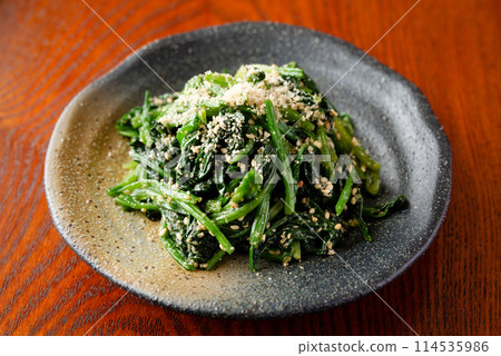 Sesame with spinach 114535986