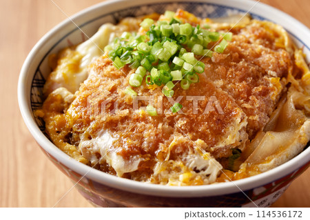 Pork cutlet on rice  114536172