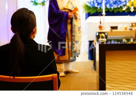 親戚們聆聽講道 親戚們聆聽講道 114536548