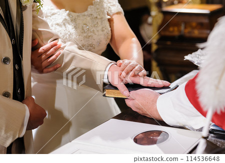 Bride and groom holding hands, wedding, ceremony, vows 114536648