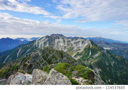 攀登陡峭險峻的石山劍岳的風景（劍岳、劍岳） 114537685
