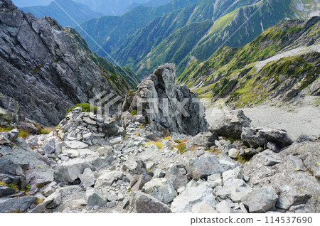 攀登陡峭險峻的石山劍岳的風景（劍岳、劍岳） 114537690