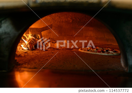 Pizza oven, baking pizza Pizza oven, baking pizza 114537772