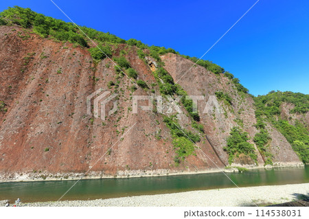 [Wakayama Prefecture] A monolith at Kozagawa River on a clear day 114538031