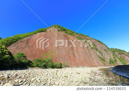 [Wakayama Prefecture] A monolith at Kozagawa River on a clear day 114538033