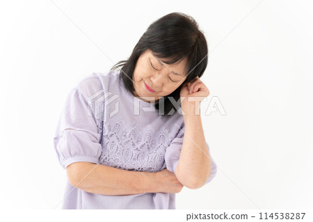 Senior women suffer 114538287