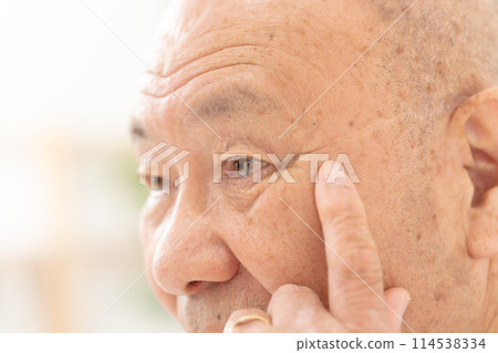 Senior male beauty close up of eyes 114538334