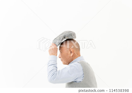 Senior man wearing a hat turning around Senior man wearing a hat turning around 114538398