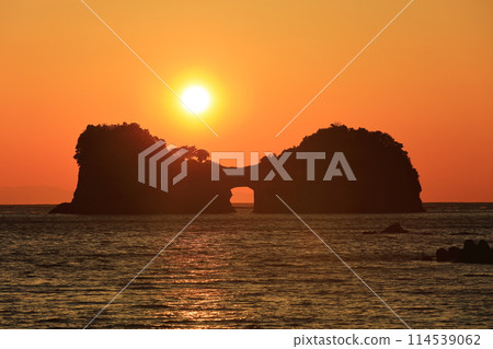 [Wakayama Prefecture] Engetsuto (Takashima) and the sunset 114539062