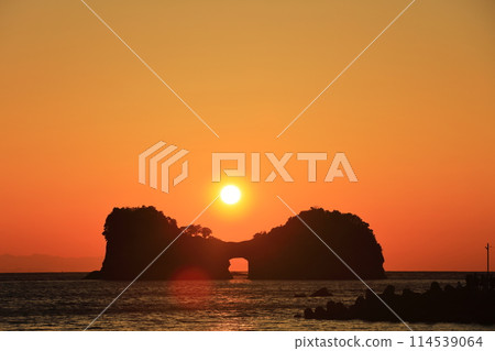 [Wakayama Prefecture] Engetsuto (Takashima) and the sunset 114539064