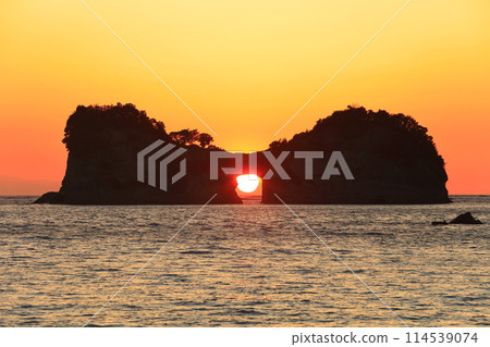 [Wakayama Prefecture] Engetsuto (Takashima) and the sunset 114539074