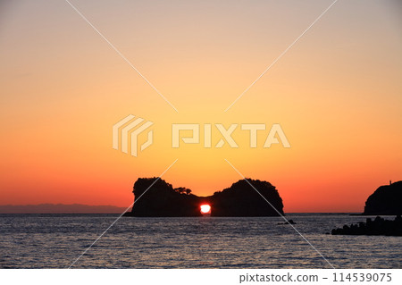 [和歌山縣] 圓月島（高島）和日落 114539075