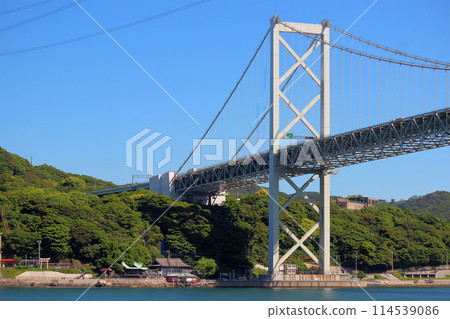 Kanmon Bridge connecting Fukuoka and Yamaguchi prefectures [Blue sky] 114539086
