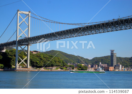 Kanmon Bridge connecting Fukuoka and Yamaguchi prefectures [Blue sky] 114539087