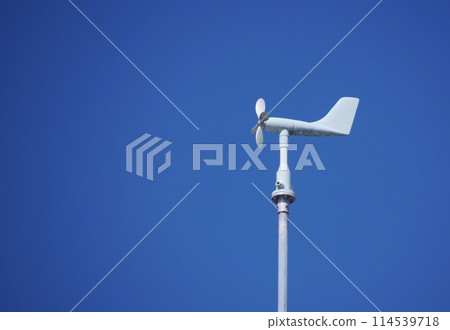 顯示藍天的風速計 顯示藍天的風速計 114539718