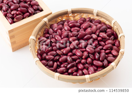 Gold beans 114539850