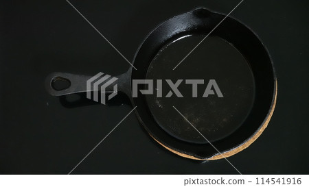 Iron Skillet 114541916