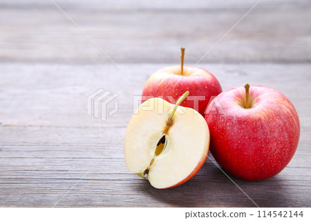 Fresh red apples on a grey wooden background Fresh red apples on a grey wooden background 114542144