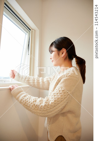 看著窗外的女人 看著窗外的女人 114543214