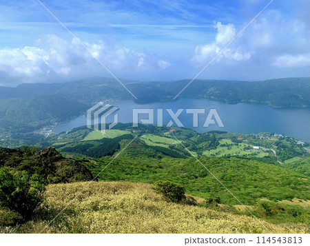 從山頂眺望蘆之湖和箱根 從山頂眺望蘆之湖和箱根 114543813