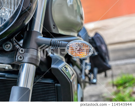 Turn signals on large American motorcycles 114543944