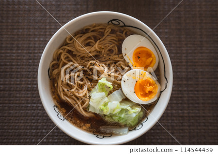 簡單的醬油拉麵 114544439