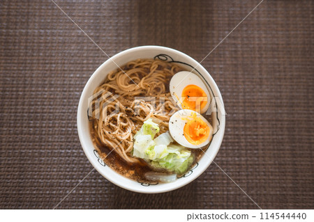 簡單的醬油拉麵 114544440