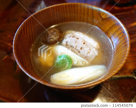 Duck buckwheat noodles 114545079