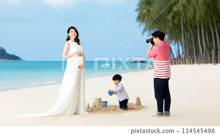 Maternity photo shoot 114545498