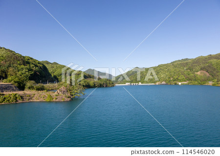 充滿水的山波水壩、山波吾妻湖 充滿水的山波水壩、山波吾妻湖 114546020