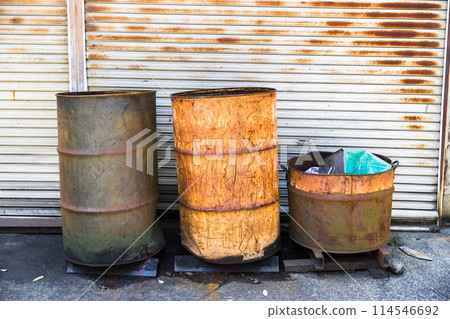 Drum trash can 114546692