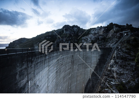 Gordon Dam in Tasmania Australia Gordon Dam in Tasmania Australia 114547790