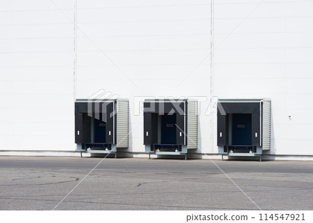 Three gates of the white big storage. 114547921