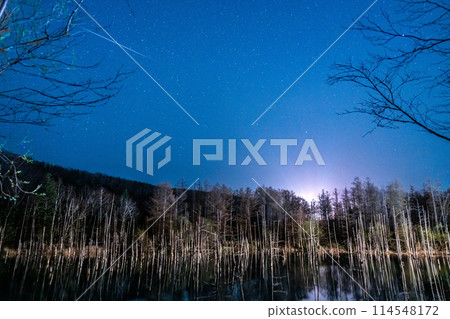Shooting stars in the Biei sky and the illumination of the Blue Pond 114548172