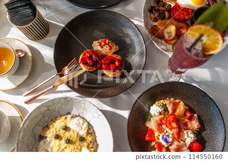 Breakfast: set of dishes. Top view. 114550160