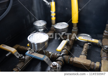 Commercial dive station air distribution control Commercial dive station air distribution control 114550947