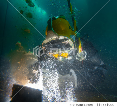 Underwater welding in deep ocean depths 114551900