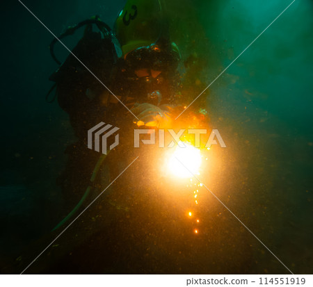 Underwater oxy-fuel in deep ocean depths Underwater oxy-fuel in deep ocean depths 114551919