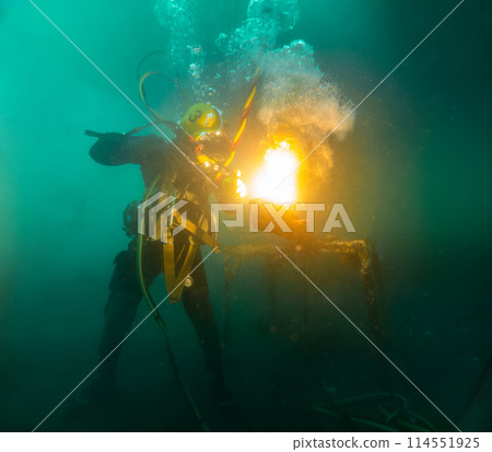 Underwater oxy-fuel in deep ocean depths 114551925