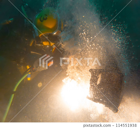 Underwater oxy-fuel in deep ocean depths Underwater oxy-fuel in deep ocean depths 114551938