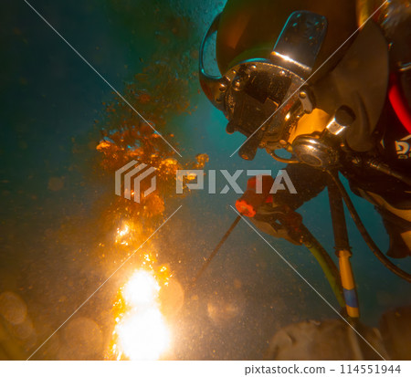 Underwater oxy-fuel in deep ocean depths 114551944