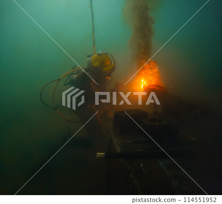 Underwater oxy-fuel in deep ocean depths 114551952