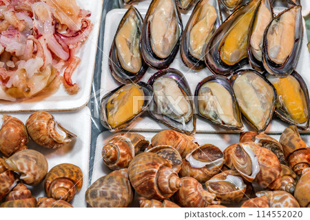 raw mussels and clams, seafood, street food, selective focus raw mussels and clams, seafood, street food, selective focus 114552020
