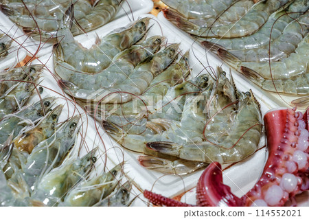 raw shrimp and octopus tentacles, seafood, street food, selective focus 114552021