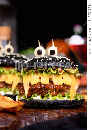 Halloween Monster black burger 114552938