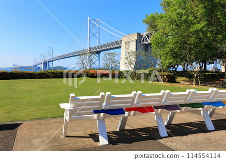 [香川縣] 從杜鵑花盛開的瀨戶大橋紀念公園看到春天的瀨戶大橋 114554114