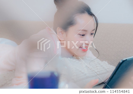 Woman watching travel photos on tablet 114554841