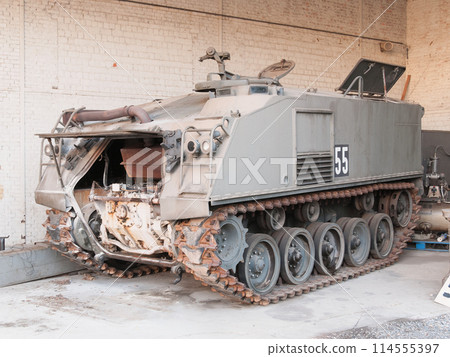 比利時陸軍M75裝甲運兵車正在進行維護 114555397